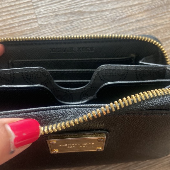 Michael Kors | Wristlet - Picture 5 of 6